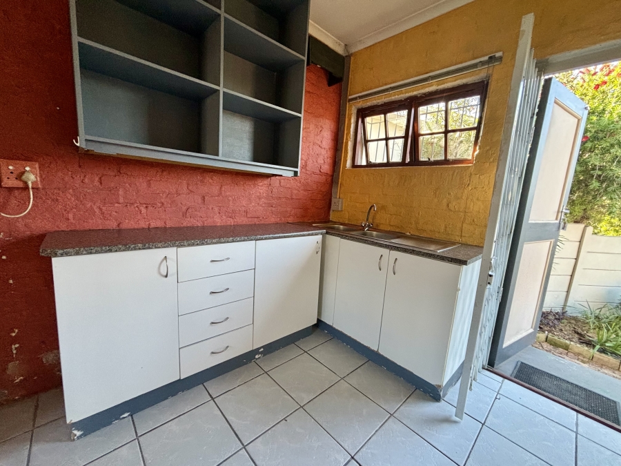 To Let 1 Bedroom Property for Rent in Vredekloof Western Cape